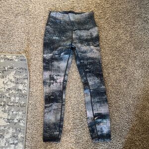 Lululemon leggings size 6